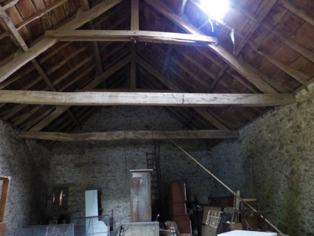 L'intérieur de la grange
