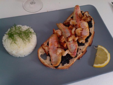Tartine de rouget sur tapenade